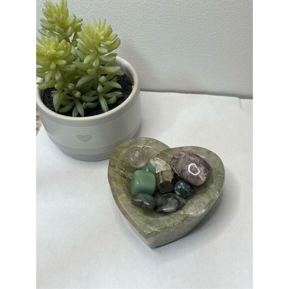 Green Rutilated Quartz Heart Bowl - Picture 1 of 9